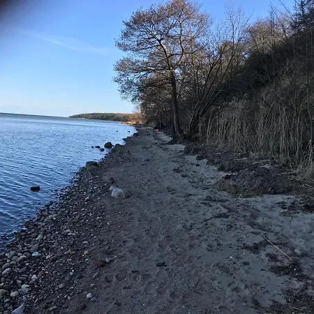 Na Klifie 16 *